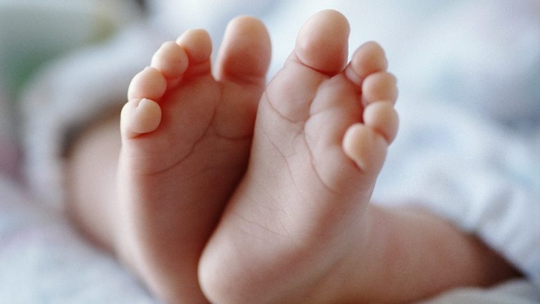 Vdes një foshnjë në gjinekologji, drejtori jep detaje për rastin