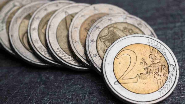 Ferizaj, sekuestrohen monedha nga 2 euro që dyshohet të jenë të falsifikuara
