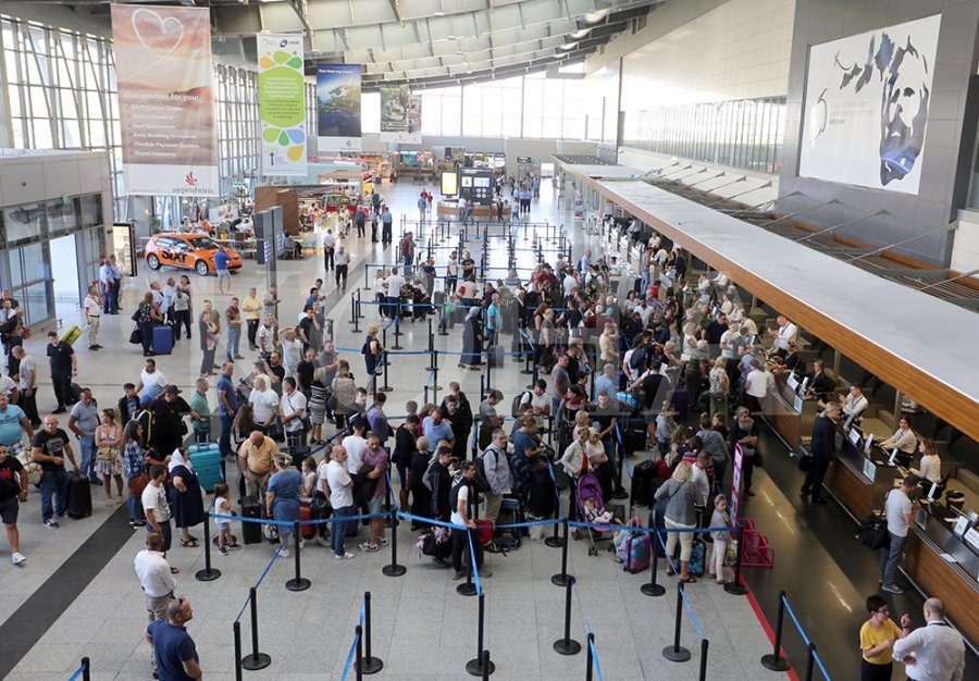 Në tri ditët e para të janarit, mbi 10 mijë udhëtarë më shumë në Aeroportin e Prishtinës
