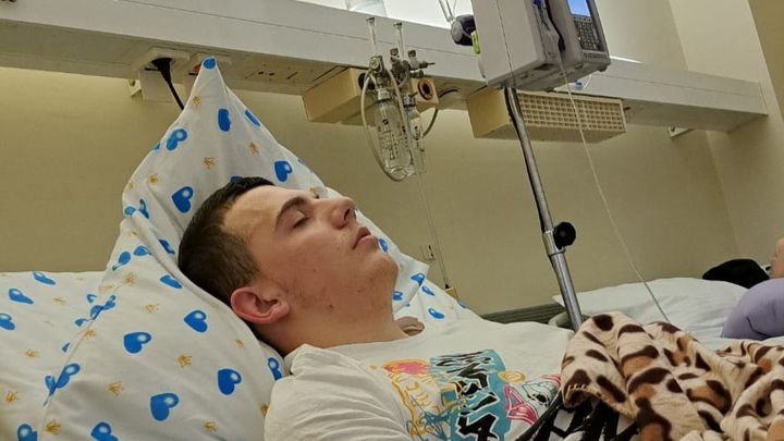 18-vjeçari me tumor në qafë! Trajtimi i kushton 25,000€