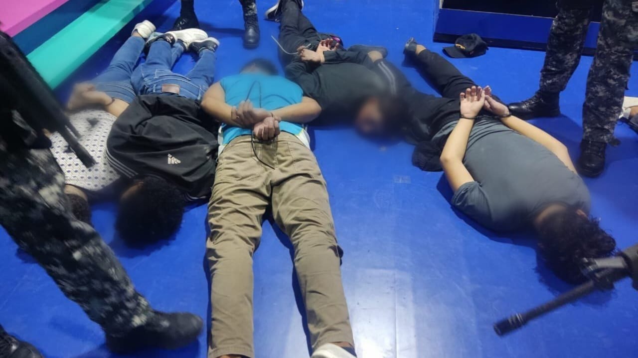 Persona të armatosur sulmojnë studion televizive të Ekuadorit