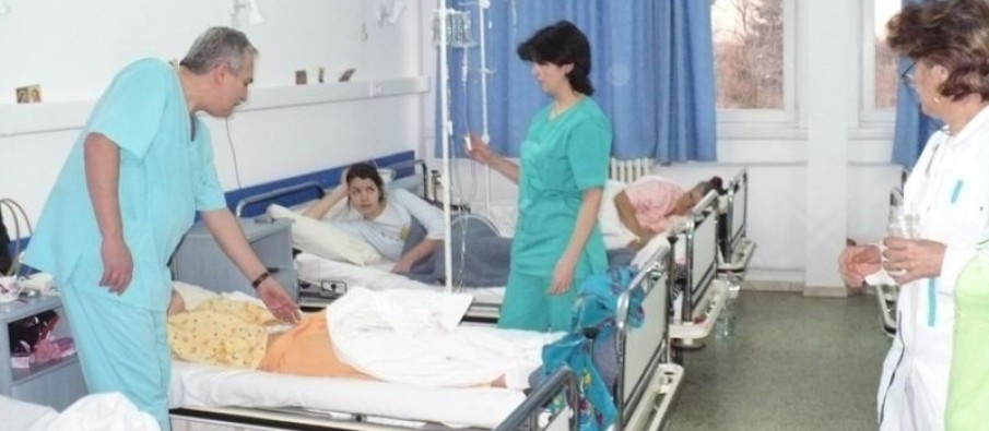 Raporti: Shqiptarët paguajnë më shumë për shërbime shëndetësore krahasuar me vendet e rajonit