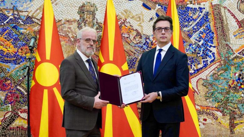 Talat Xhaferi merr mandatin për formimin e Qeverisë teknike: Edhe si kryeministër do të punoj me përkushtim