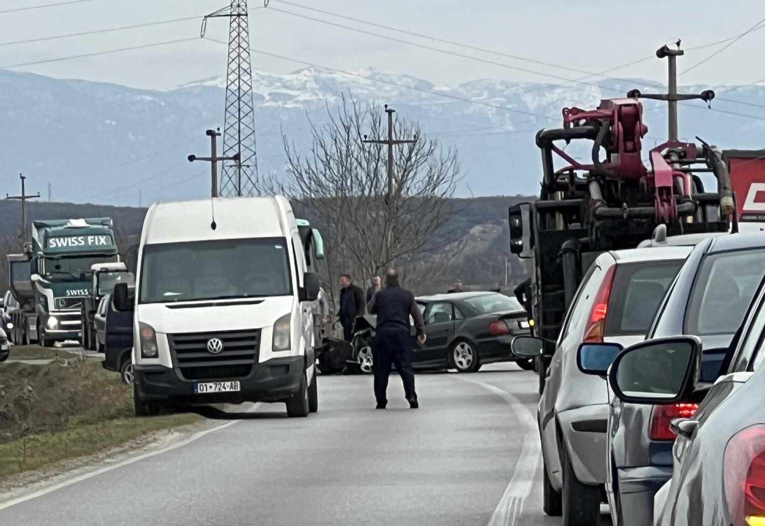 Tre persona në spital- Policia jep detaje për aksidentin e rëndë në dalje të Gjakovës