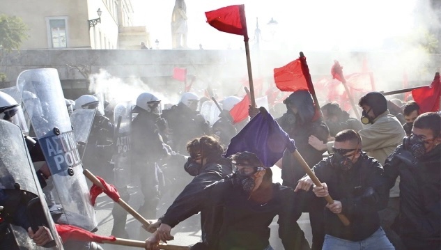 Studentët grekë i vënë flakën Athinës, kundërshtojnë privatizimin e universiteteve