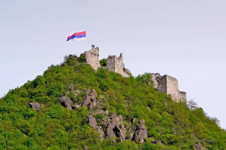 Dikush hoqi flamurin serb nga kalaja e Zveçanit, policia jep detaje