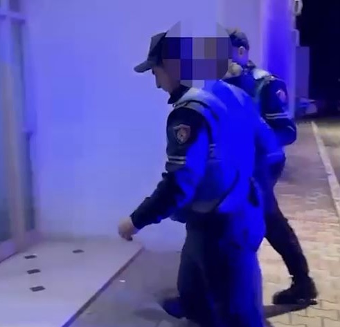Dy vëllezërit tentuan ta vrisnin duke e përplasur me makinë, arrestohet 25-vjeçari