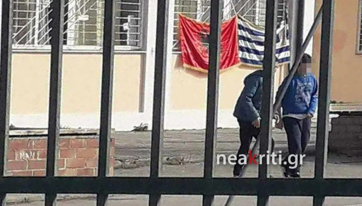 Nxënësja shqiptare vendos flamurin kuqezi në shkollë, tërbohen grekët