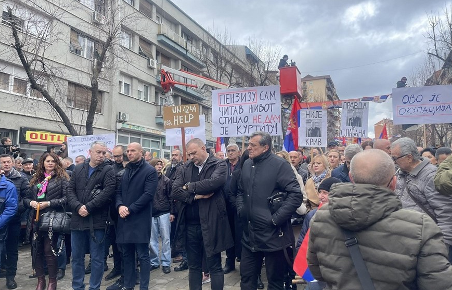 Serbët në veri fillojnë protestën në veri kundër rregullorës së BQK’së që ndalon Dinarin