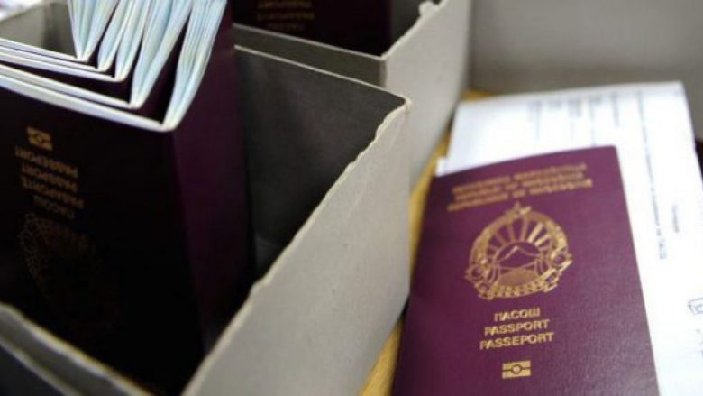 Ministri grek informoi se pasaportat e Maqedonisë nuk janë më të vlefshme nga e hëna