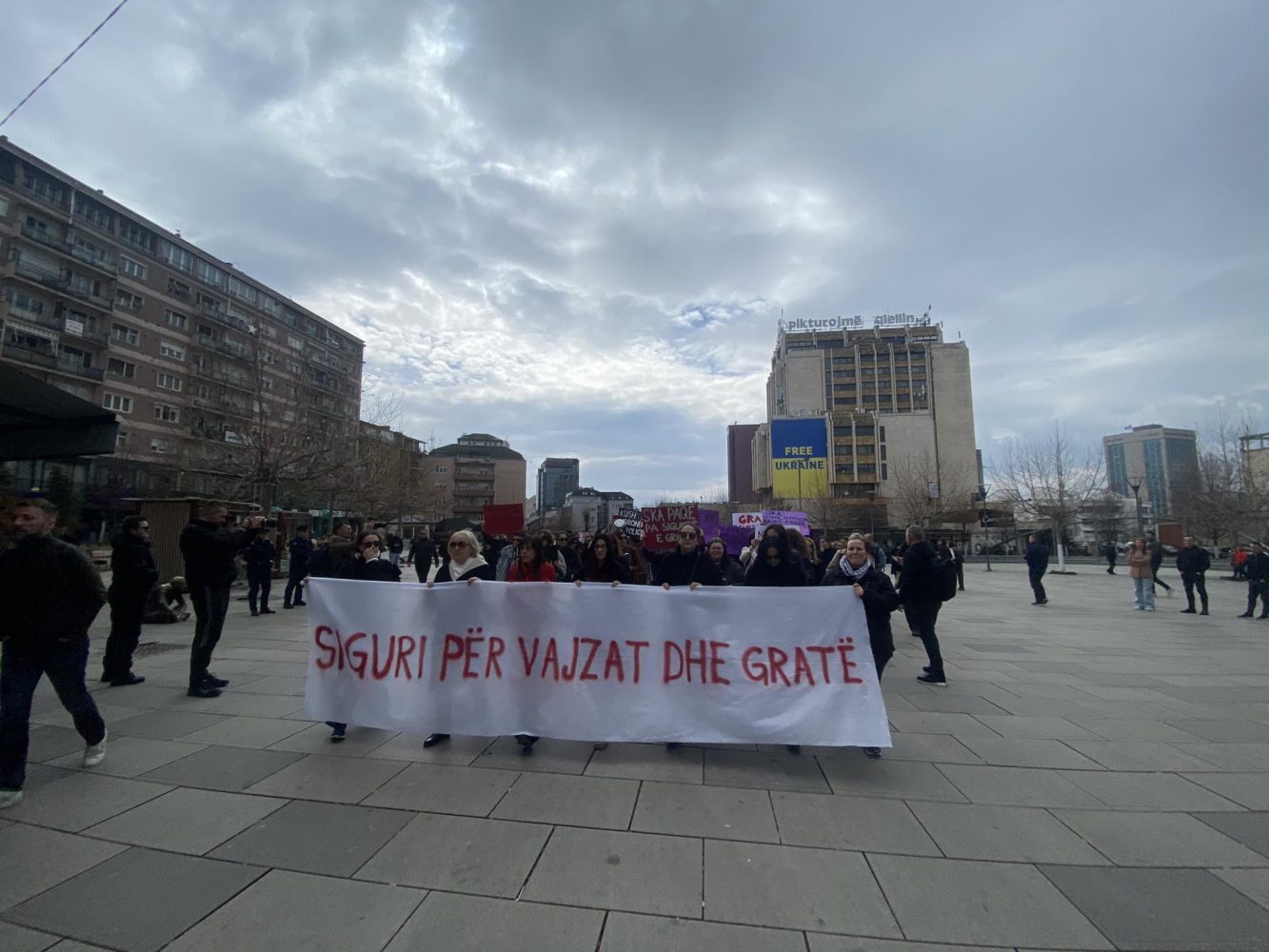 Dhunimi i 13-të vjeçarës, përmes protestët kërkohet siguri për gratë