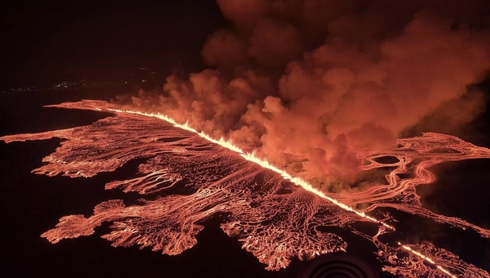 Në Islandë shpallet gjendje e jashtëzakonshme, vullkani shpërthen sërish