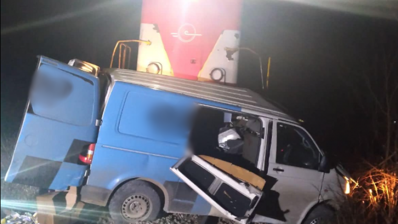 Tragjike në Klinë: Treni aksidentohet me furgonin, vdesin dy persona