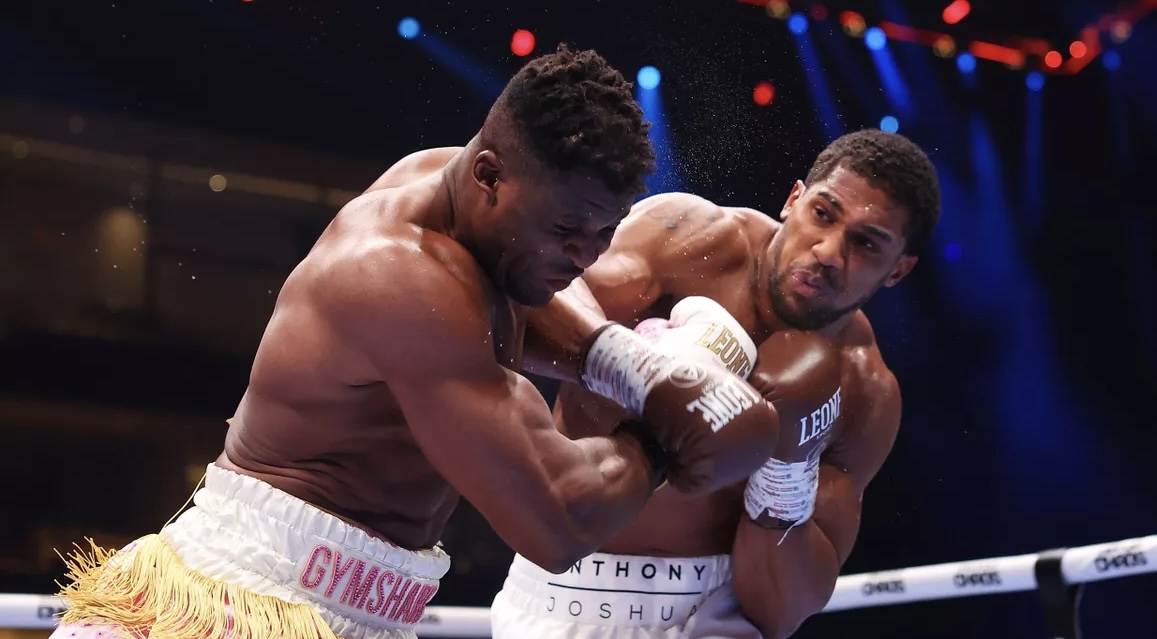Joshua fiton me knock out ndaj Ngannou