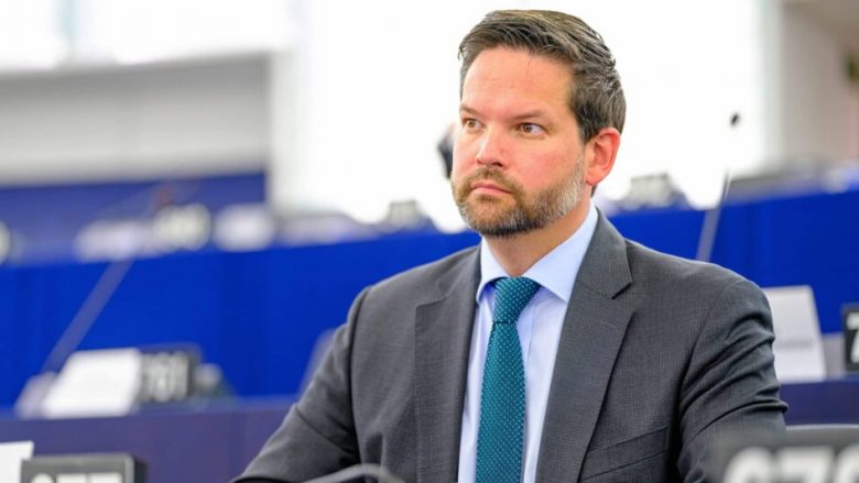 Eurodeputeti austriak: Ide e gabuar vendosja e masave ndaj Kosovës