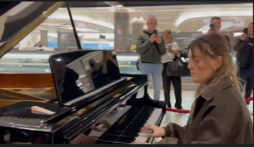 Filharmonia e Kosovës koncert të shkurtër në Aeroportin e Romës: “Unë biri yt Kosovë”
