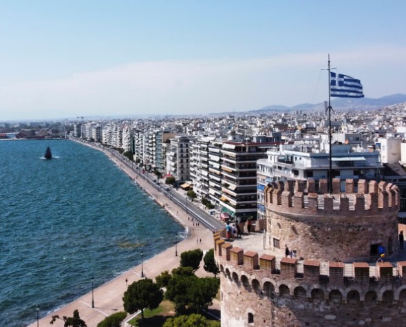 AKB: Shqiptarët e Kosovës “braktisin” Shqipërinë, po shpenzojnë mbi 1 MLN € në Greqi