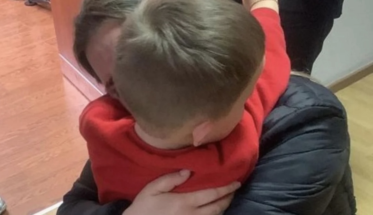 Pas 8 ditësh merr fund arratia e gjyshes, i dorëzon nipin 3-vjeçar nuses
