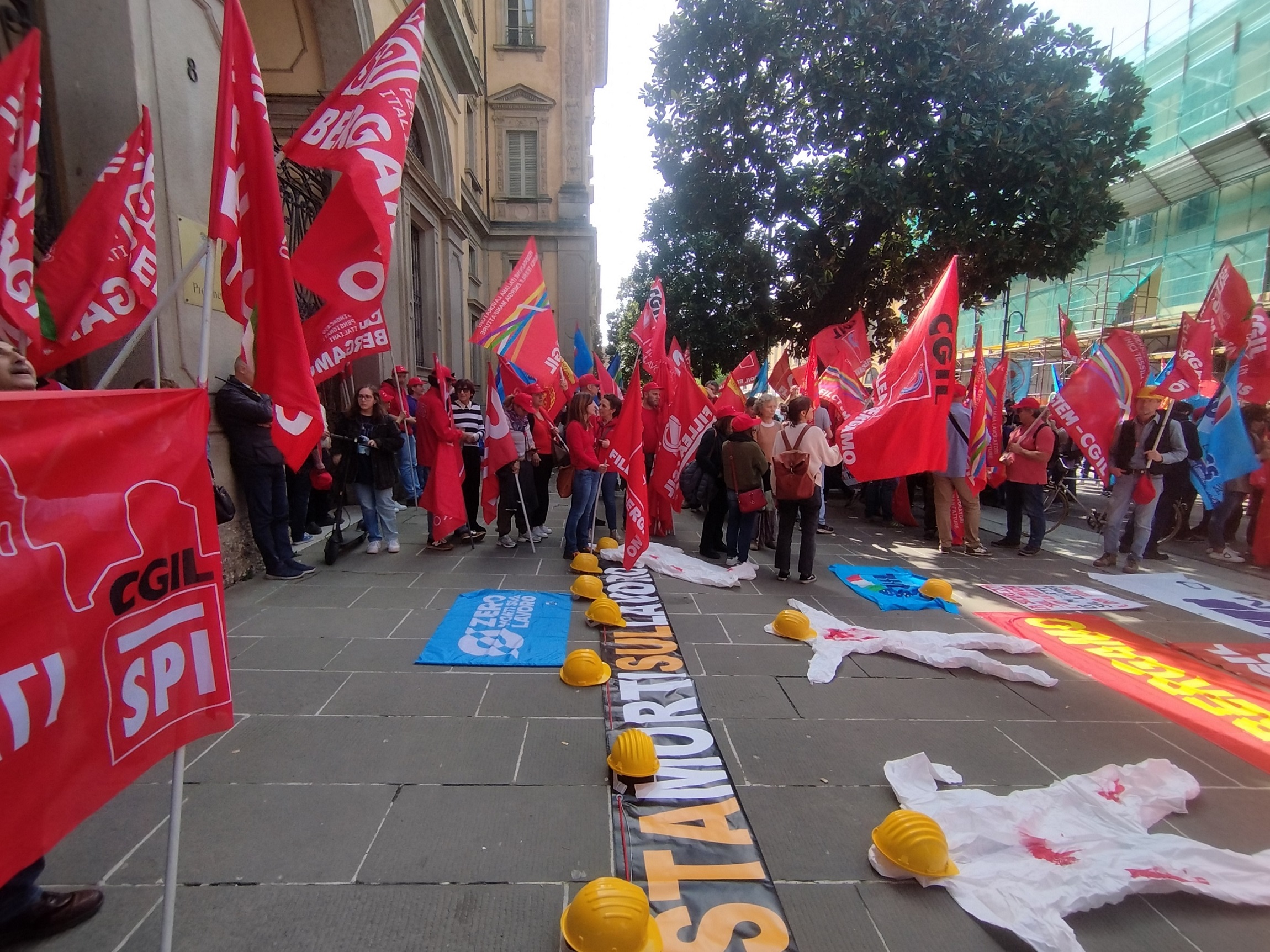 Vdekjet e punëtorëve në vendin e punës, italianët dalin në protestë