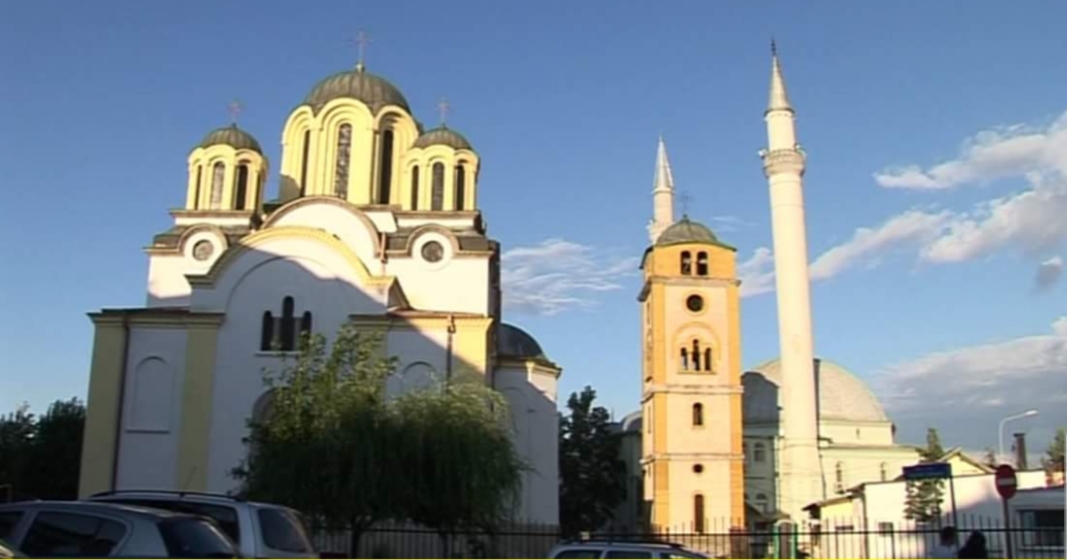 Një qytetar bëri thirrje për urrejtje fetare në sheshin e qytetit të Ferizajt, policia nis hetimet