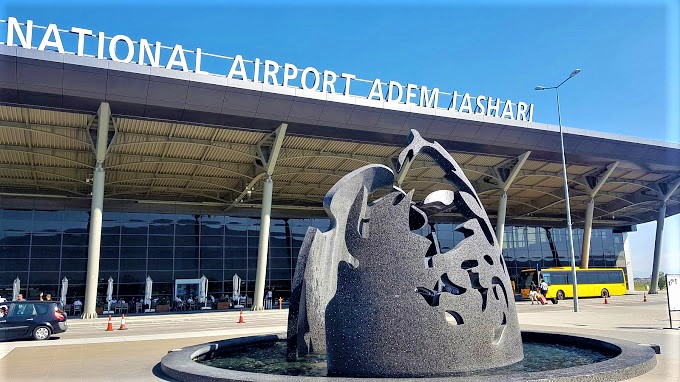 Vdes një grua në aerportin e Prishtinës, ishte duke ardhur nga Zvicra