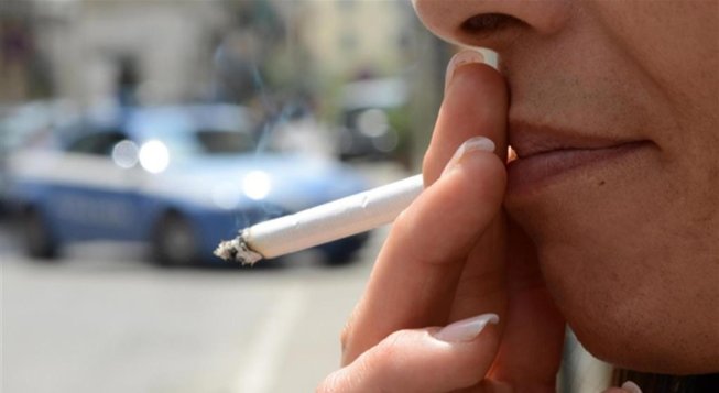 Në Torino ndalohet pirja e duhanit jashtë, 100€ kush nuk zbaton rregullat e reja