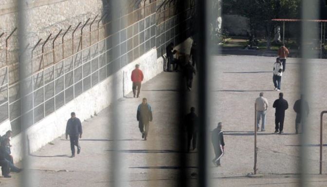 Miratohet amnistia penale, lirohen 700 të burgosur dhe përfitojnë 400 të tjerë