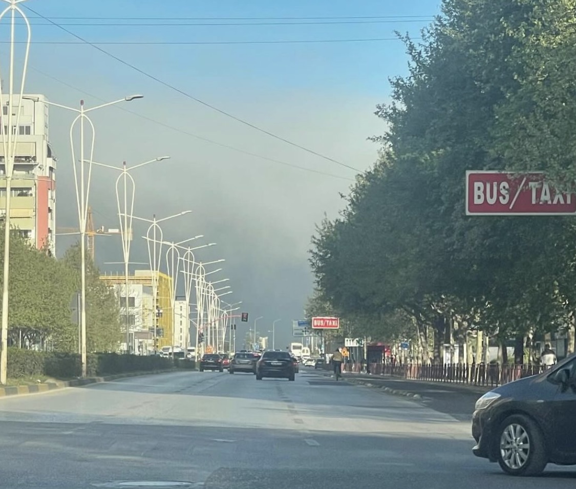 Mjegulla ‘pushtoi’ Tiranën, avionët nuk u ulën dot në pistë