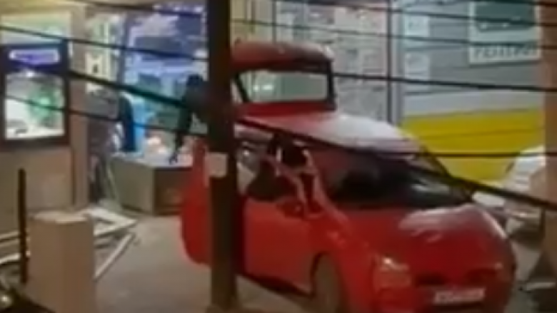 Tre persona grabisin një market në Shkup, marrin me vete kasafortën