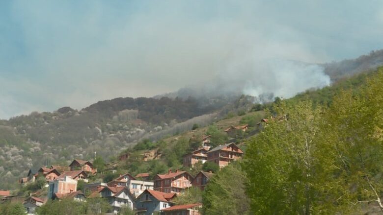 Zjarri në Malin Sharr ka filluar të shuhet, flakët janë bartur në atarin drejt fshatit Gjermë