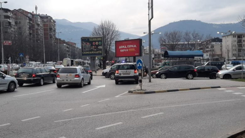 SPB Tetovë me aksion kontrollues ndaj shoferëve që parkojnë në mënyrë të paligjshme