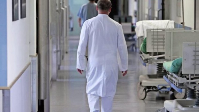 Rreth 300 mjekë e infermierë besohet se janë larguar nga Kosova në 3 muajt e parë të këtij viti