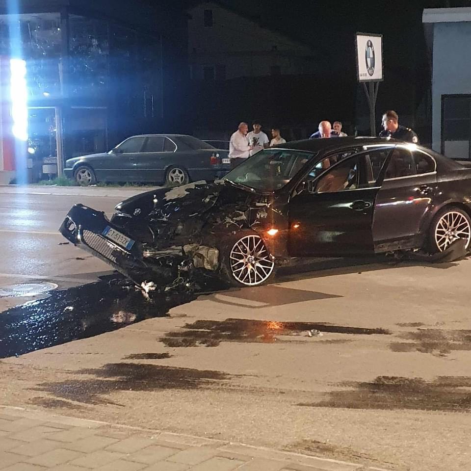 Pamje nga aksidenti i rëndë që ndodhi mbrëmë në Ferizaj