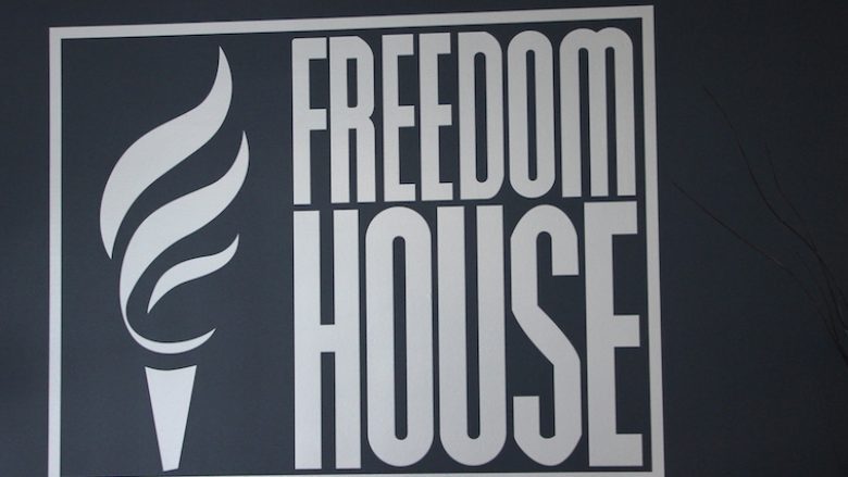 “Freedom House”: Maqedonia e Veriut shënon rënie në luftën kundër korrupsionit