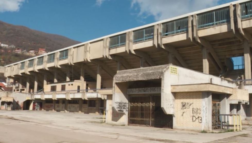 Qeveria i kërkon Komunës së Tetovës të ndërpresë punimet për stadiumin e ri, reagon Bilall Kasami