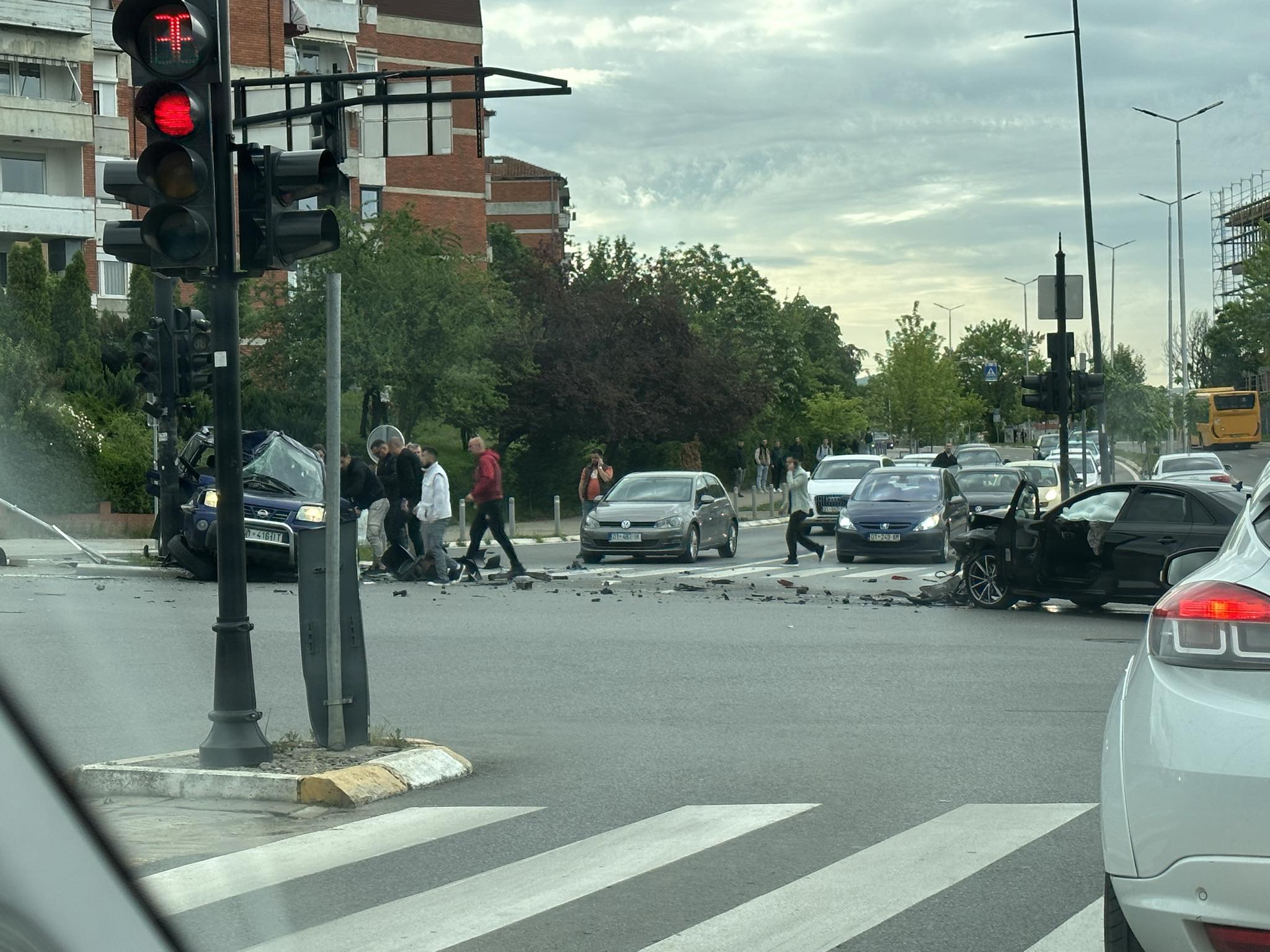 Një person në gjendje të rëndë nga aksidenti në Prishtinë