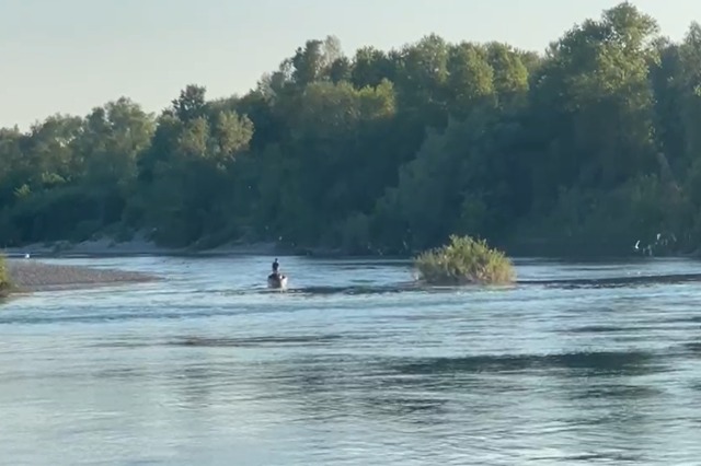 U mbytën në lumë, nëna dhe 3 fëmijët u gjetën pas 5 ditësh 14 kilometra larg njëri-tjetrit