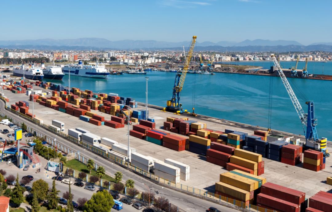 7 pako me kokainë kapen në furgonin me targa angleze në Portin e Durrësit