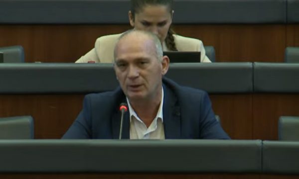 Humolli: Duhet të shkarkohet qeveria