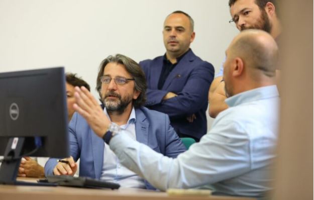 Rama u lutet bizneseve dhe administratës publike: Lironi sot punëtorët më herët nga puna