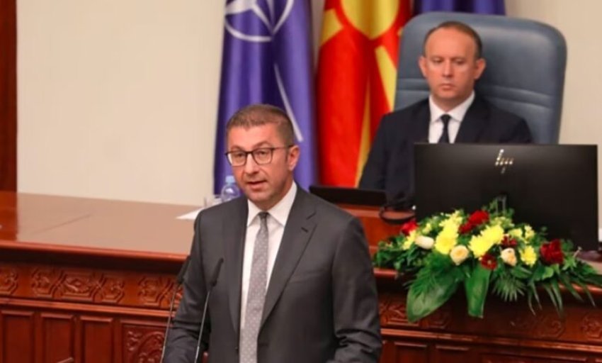 Biografia e Hristijan Mickoskit, kryeministrit të ri