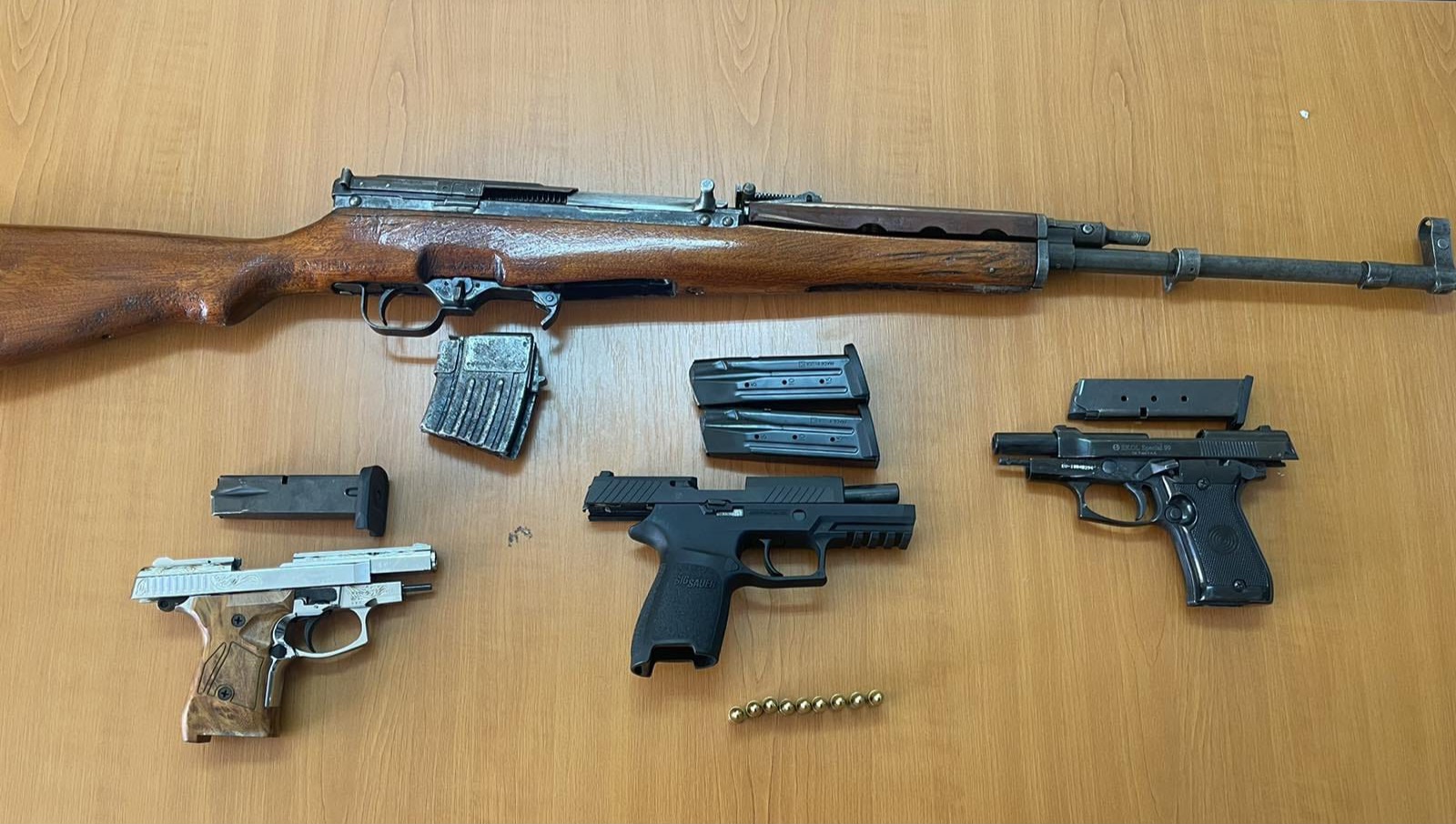 Arrestohen 6 persona në Koshare, përdoren armë të rrezikshme në dasmë