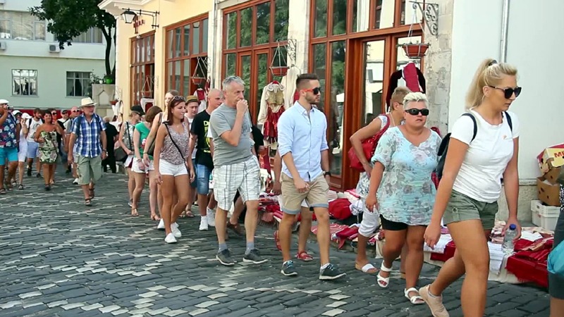 Turizmi ngadalëson, më pak të huaj vizituan Shqipërinë në qershor