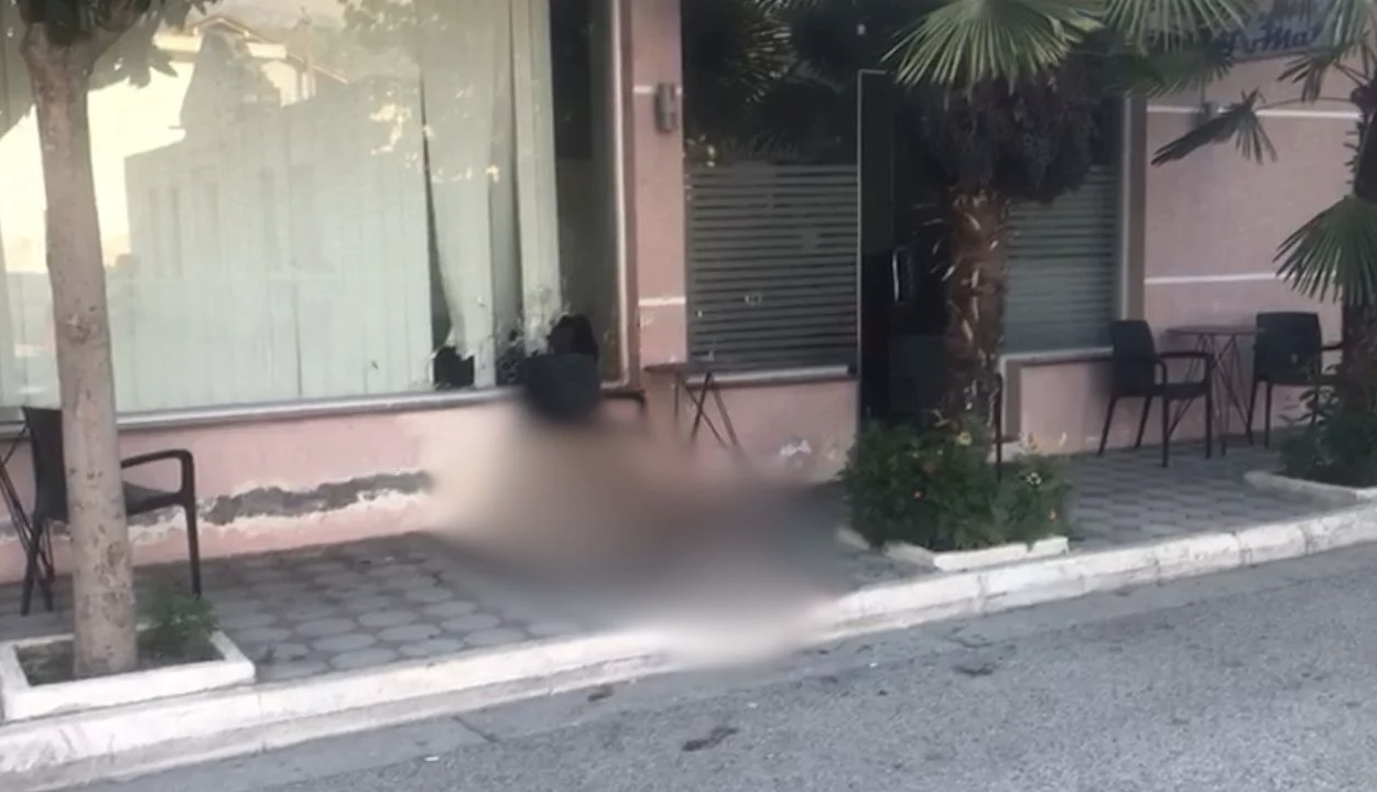 Gjenden armë në makinën e djegur të autorëve të atentatit në Memaliaj, asnjë gjurmë tjetër prej tyre