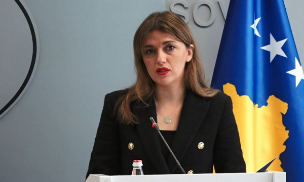 Reagimet për Faton Hajrizin, Albulena Haxhiu kërkon mbrojtje të afërt nga Policia e Kosovës