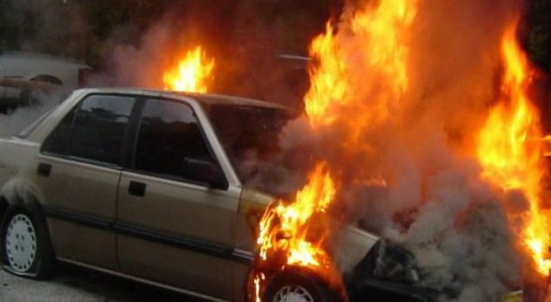 Tronditet Shkodra! Shpërthim me tritol dhe 2 makina të djegura