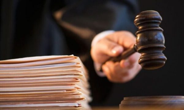 I dha 5 euro ryshfet zyrtarit policor, dënohet me 6 muaj burgim me kusht dhe kaq mijë euro gjobë