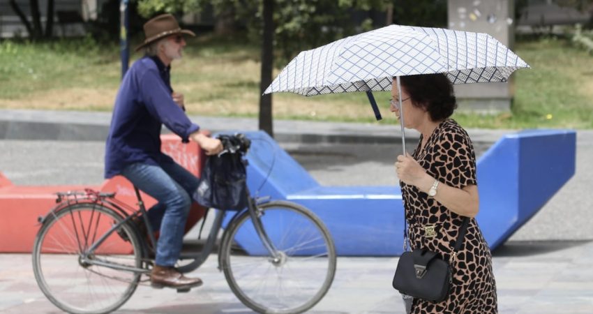 Përvëlim fundjava! 42 gradë në hije dhe pluhur saharian