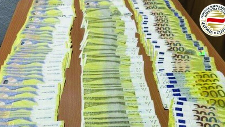 Doganierët sekuestrojnë 30 mijë euro në vendkalimin kufitar Bogorodicë