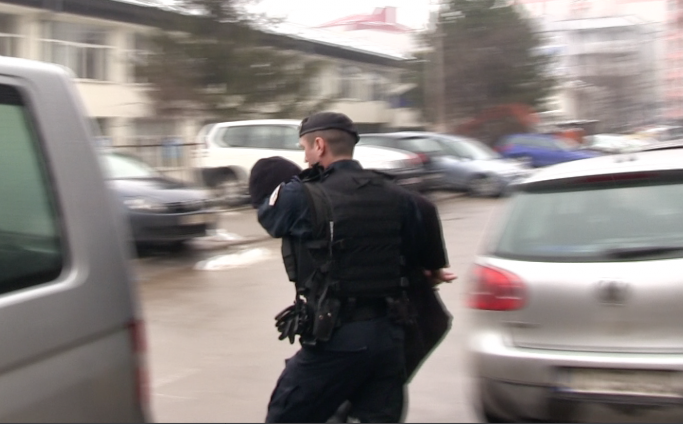 Policia kryen aksion në Pejë, arrestohen disa zyrtarë të Njësitit për Patentë Shoferë